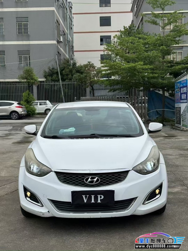 15年现代朗动轿车抵押车出售