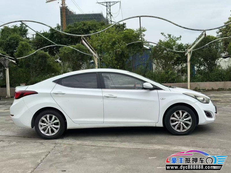 15年现代朗动轿车抵押车出售