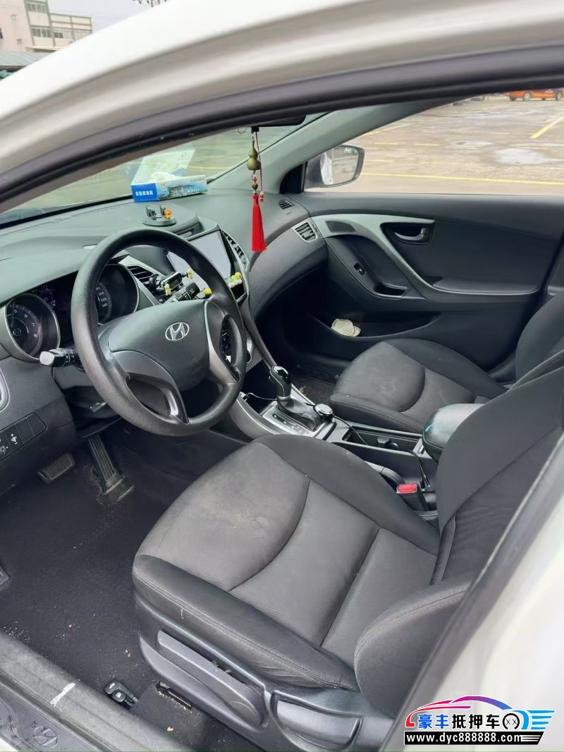 15年现代朗动轿车抵押车出售