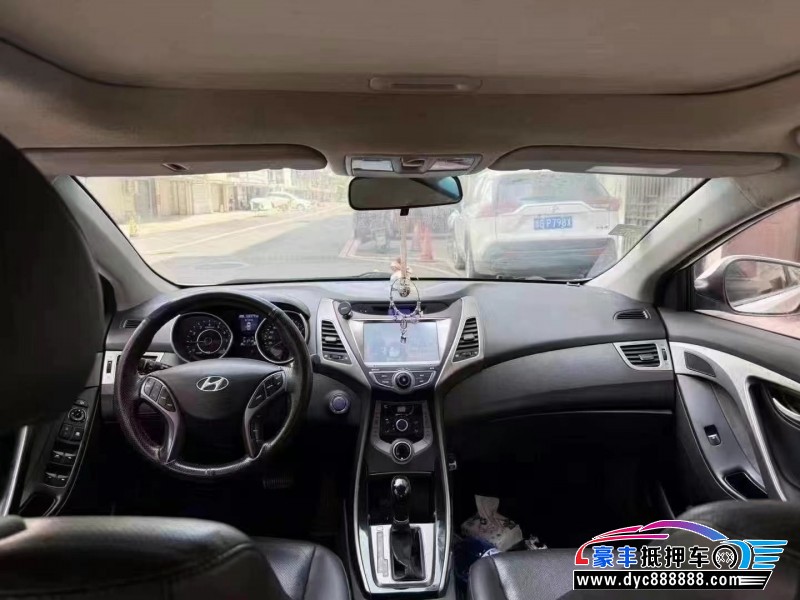 15年现代朗动轿车抵押车出售