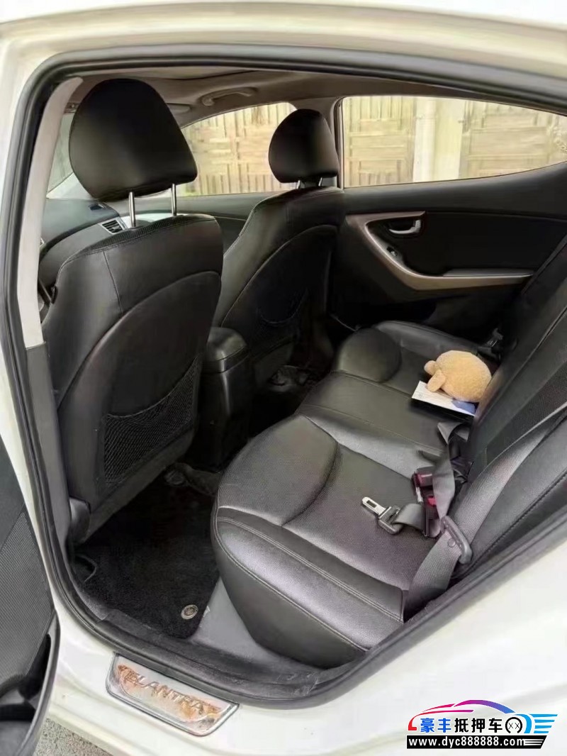 15年现代朗动轿车抵押车出售