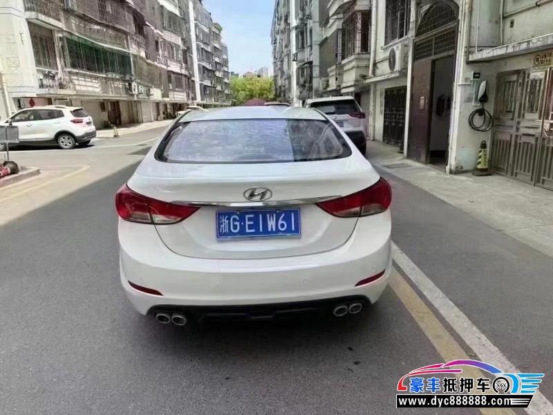 15年现代朗动轿车抵押车出售