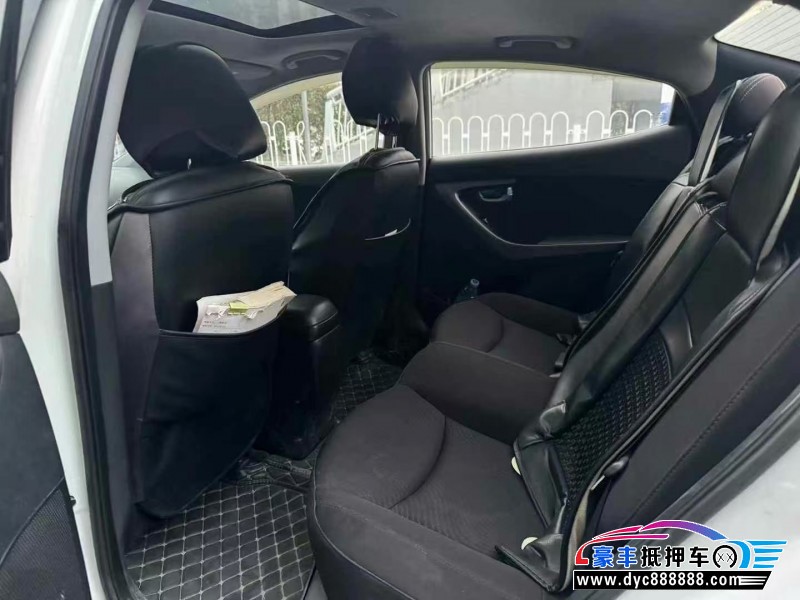 15年现代朗动轿车抵押车出售