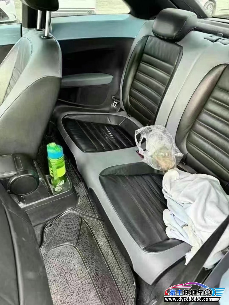 13年大众甲壳虫轿车抵押车出售