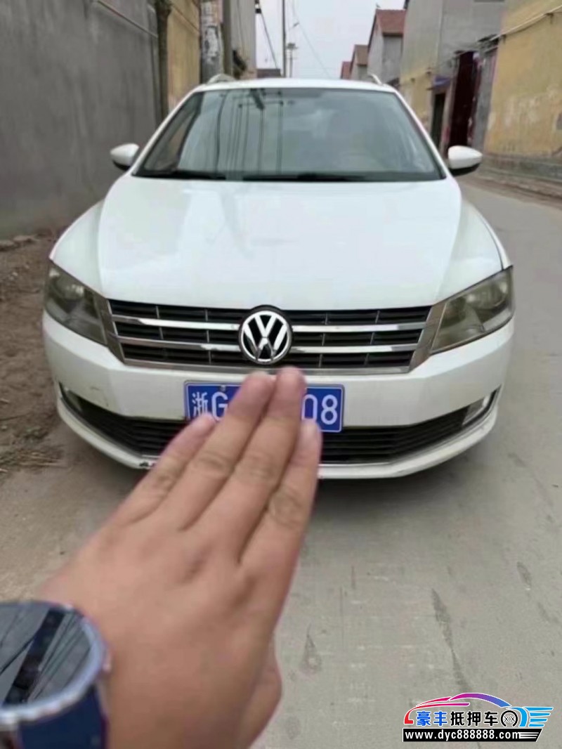 14年大众朗行轿车抵押车出售