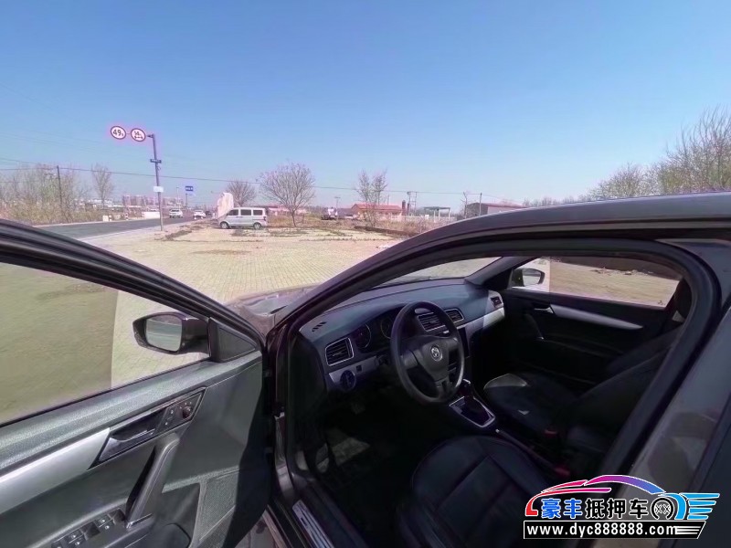 14年大众朗行轿车抵押车出售