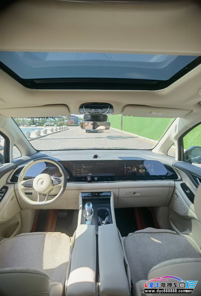 24年岚图梦想家轿车抵押车出售