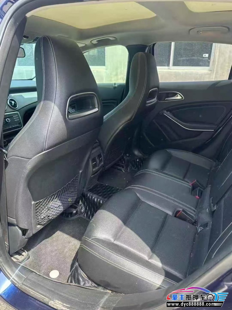 17年奔驰GLA轿车抵押车出售