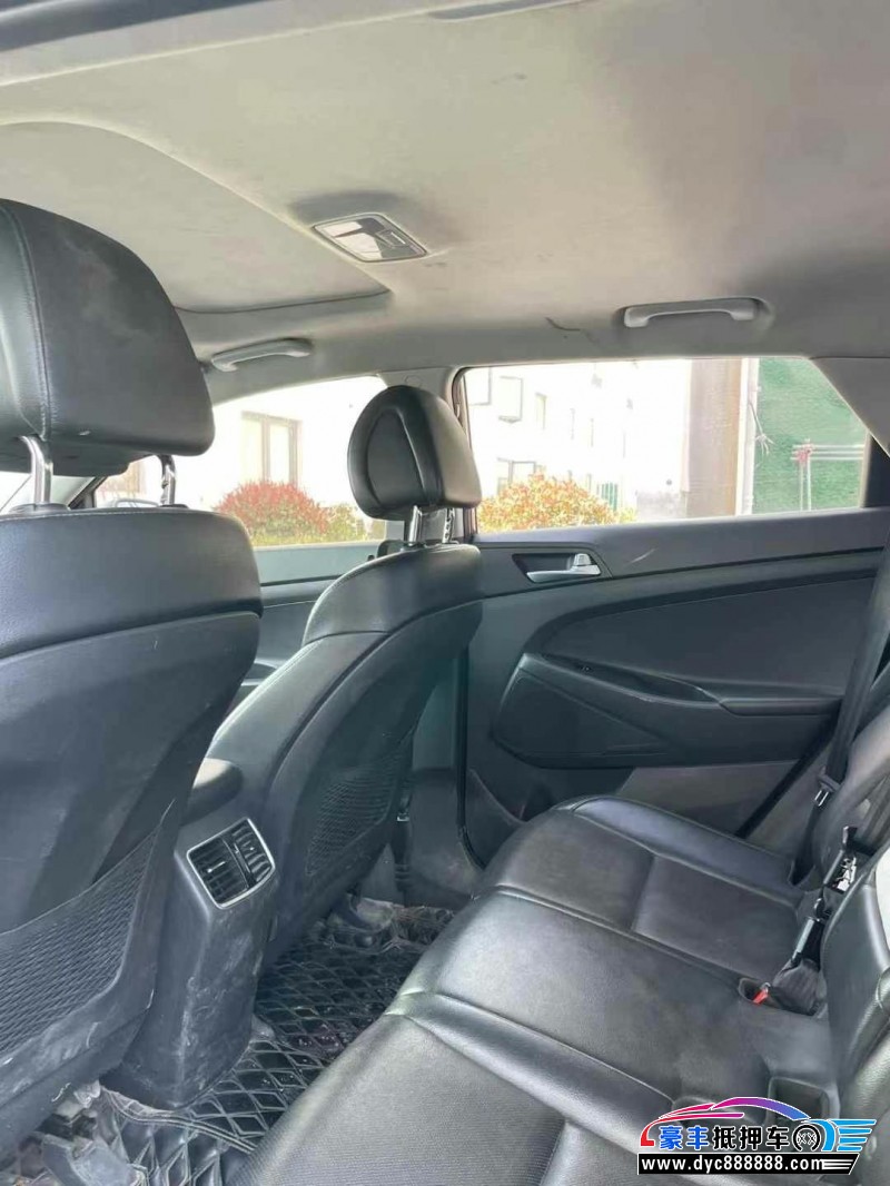 15年现代途胜轿车抵押车出售