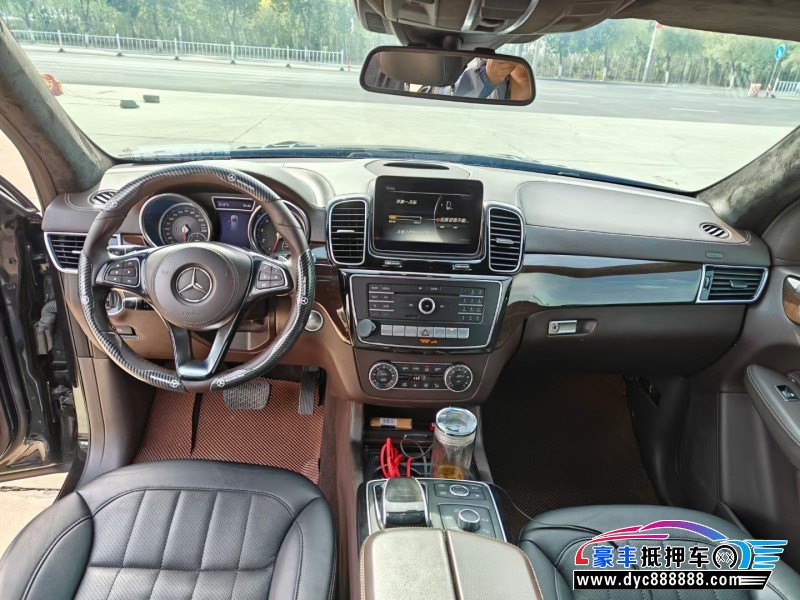 18年奔驰GLS轿车抵押车出售
