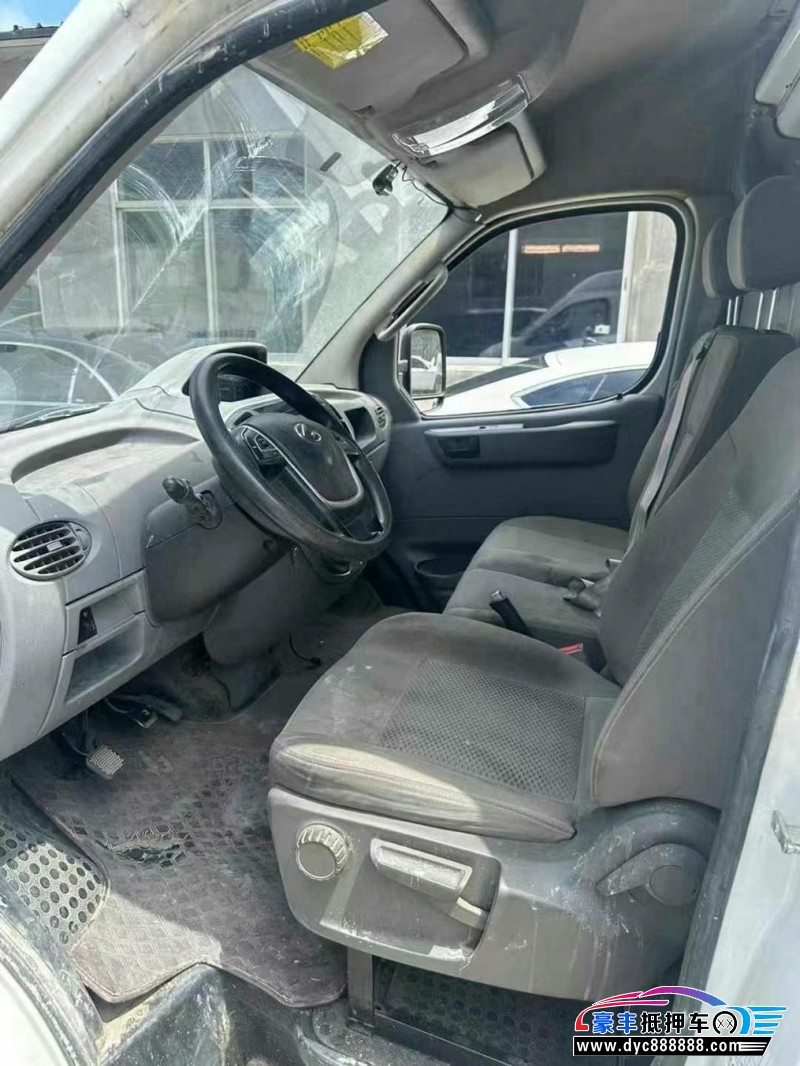 22年上汽大通V80轿车抵押车出售