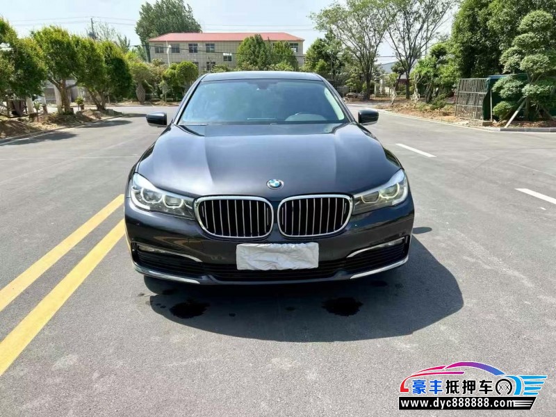 17年宝马7系轿车