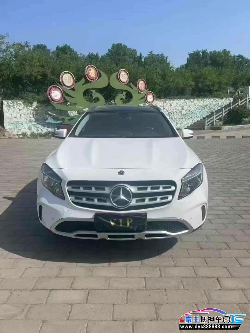 抵押车出售18年奔驰GLA轿车