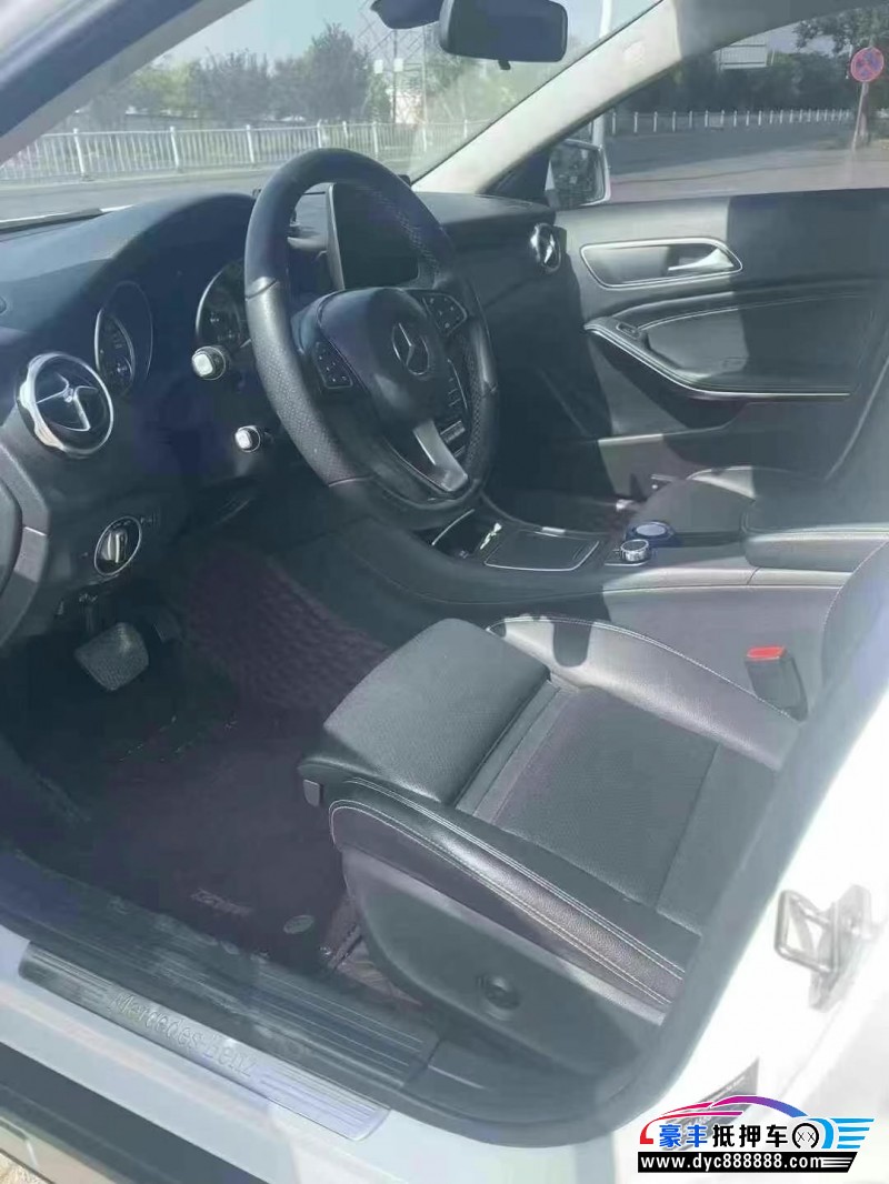 18年奔驰GLA轿车抵押车出售
