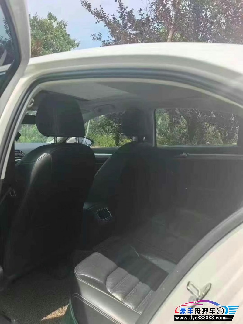 15年大众凌渡轿车抵押车出售