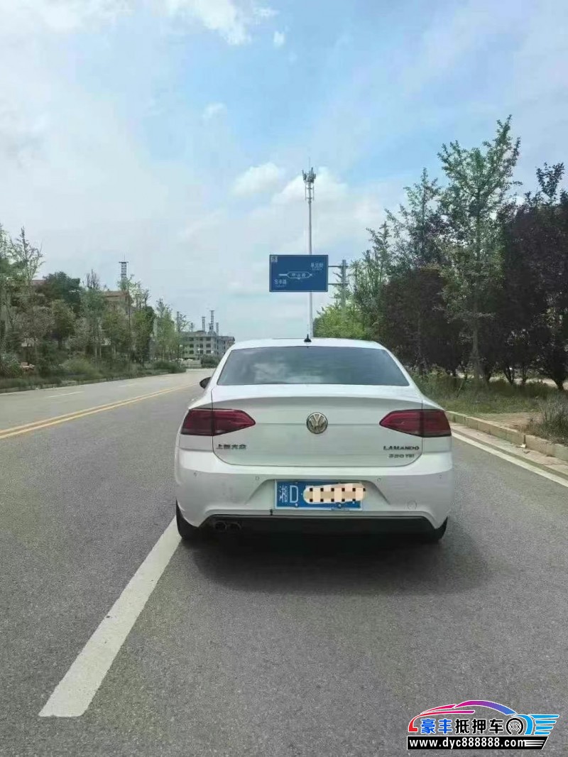 15年大众凌渡轿车抵押车出售