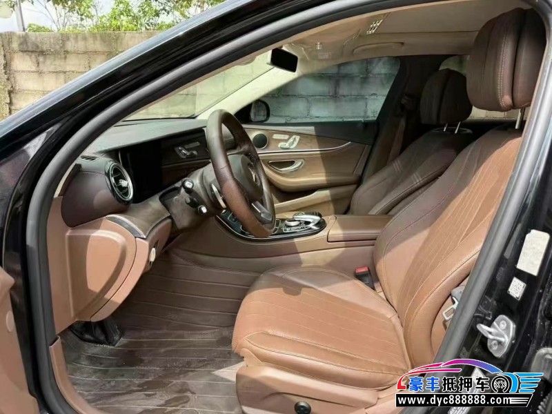 17年奔驰E轿车抵押车出售