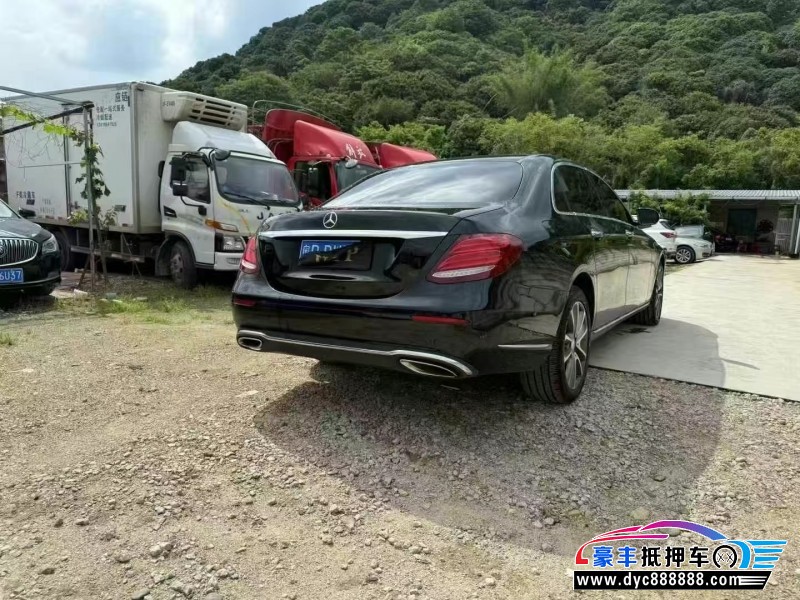 17年奔驰E轿车抵押车出售