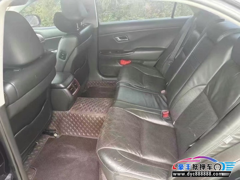 12年丰田皇冠轿车抵押车出售