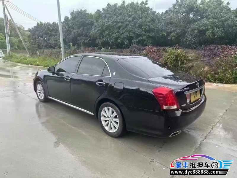 12年丰田皇冠轿车抵押车出售