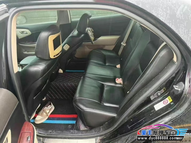 10年丰田皇冠轿车抵押车出售