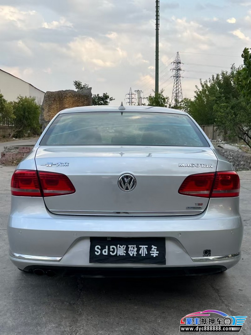 13年大众迈腾轿车抵押车出售