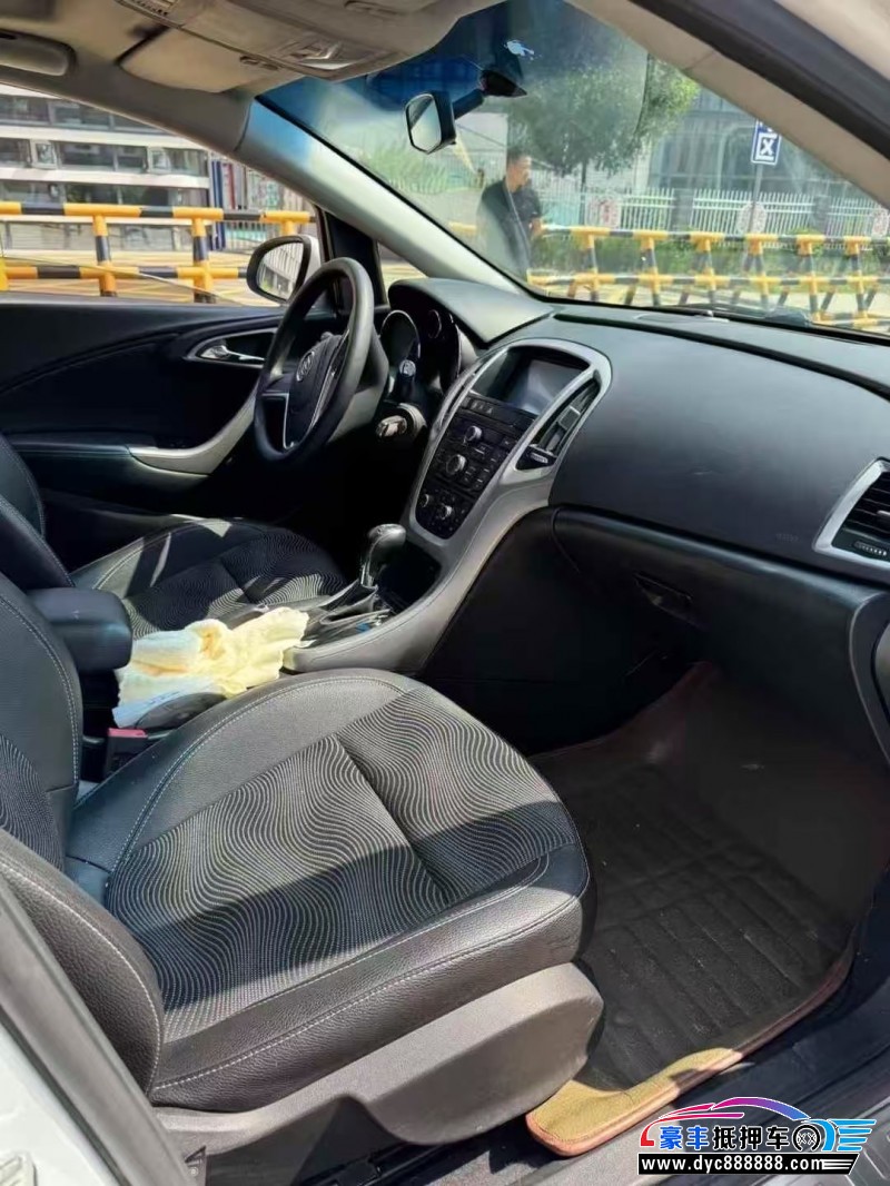 15年别克英朗轿车抵押车出售