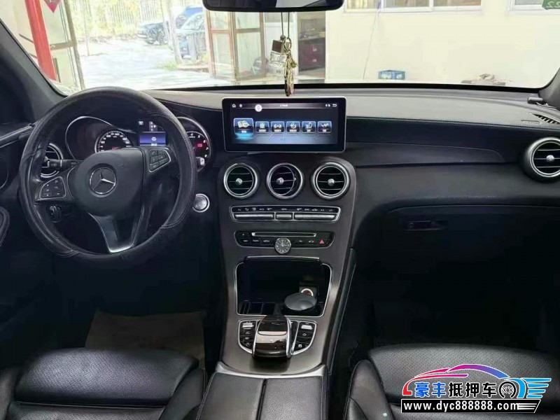 18年奔驰GLC轿车抵押车出售