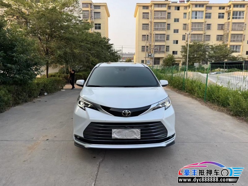 抵押车出售25年丰田塞纳轿车