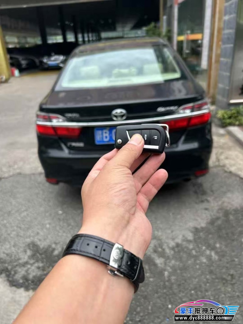 17年丰田凯美瑞轿车抵押车出售