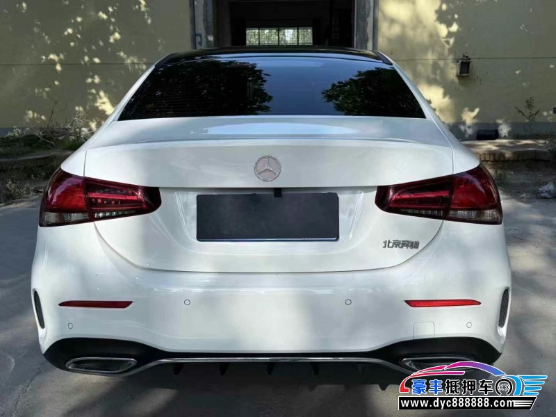 19年奔驰A轿车抵押车出售