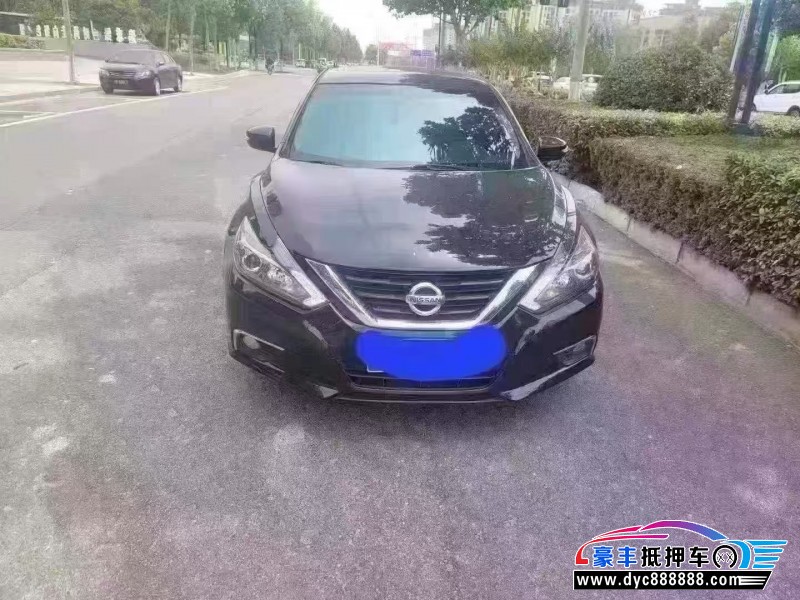 17年日产天籁轿车抵押车出售