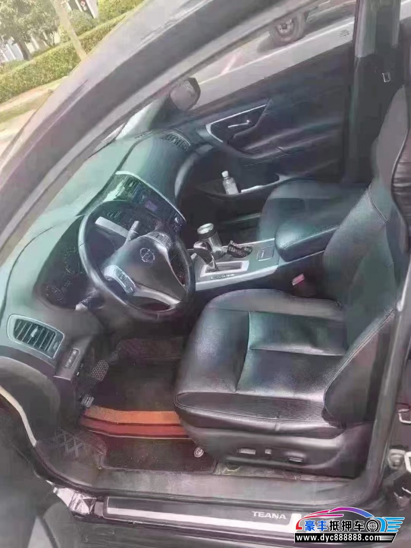 17年日产天籁轿车抵押车出售