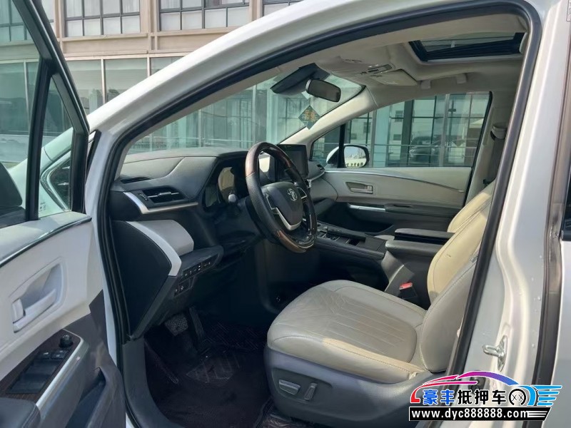 22年丰田塞纳轿车抵押车出售