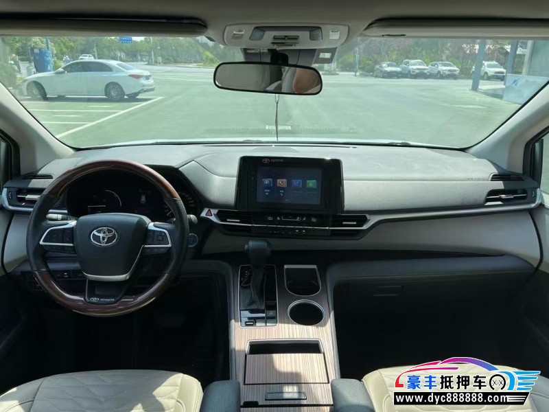 22年丰田塞纳轿车抵押车出售