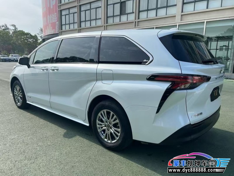 22年丰田塞纳轿车抵押车出售