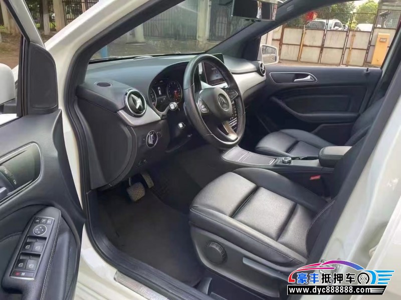 19年奔驰B轿车抵押车出售