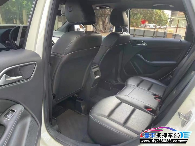 19年奔驰B轿车抵押车出售