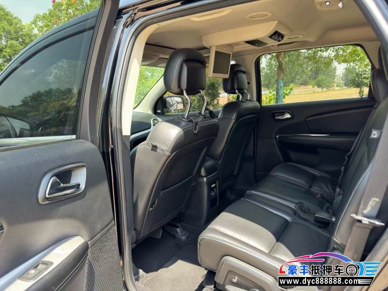 16年道奇酷威轿车抵押车出售