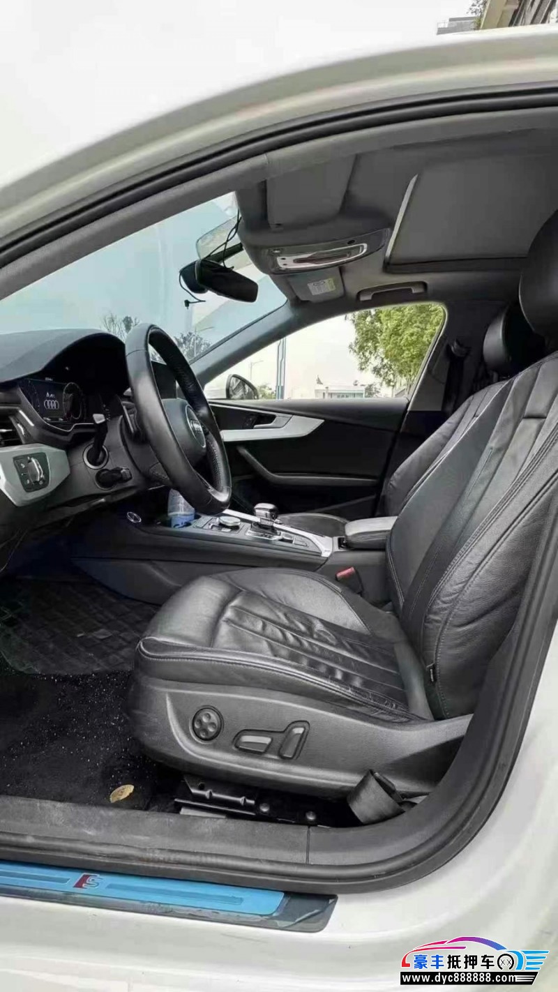 19年奥迪A4L轿车抵押车出售