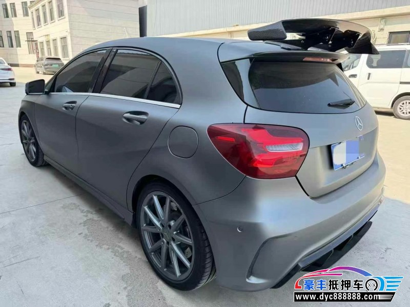 16年奔驰A轿车抵押车出售