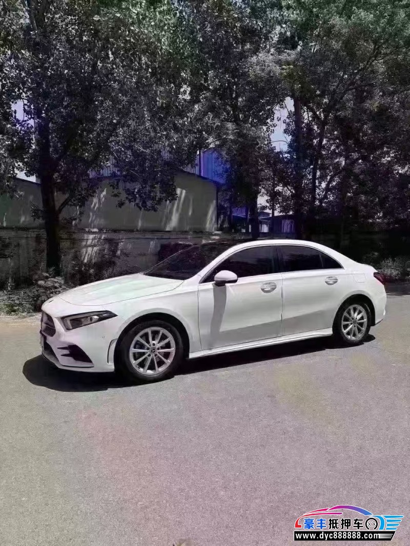 21年奔驰A轿车抵押车出售