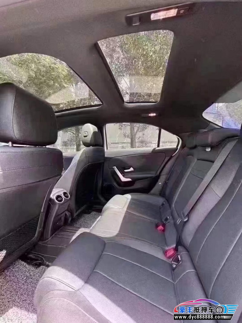 21年奔驰A轿车抵押车出售