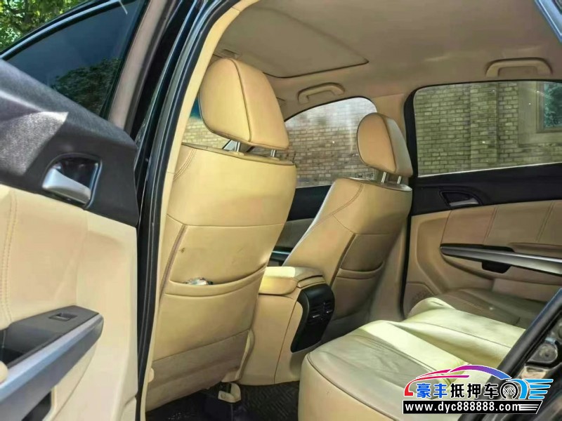 13年本田歌诗图轿车抵押车出售