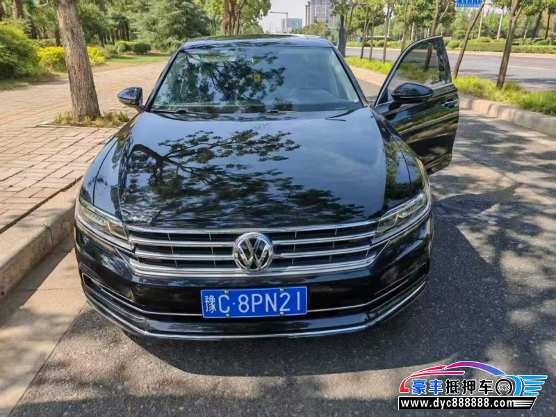 抵押车出售17年大众辉昂轿车