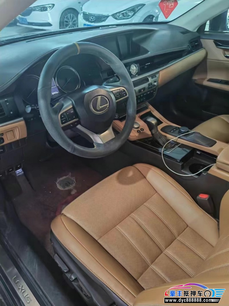 17年雷克萨斯ES轿车抵押车出售
