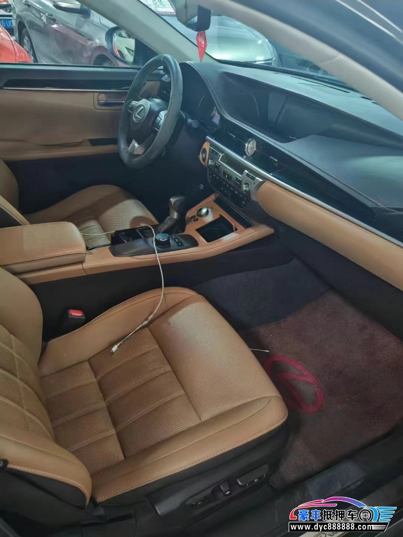 17年雷克萨斯ES轿车抵押车出售