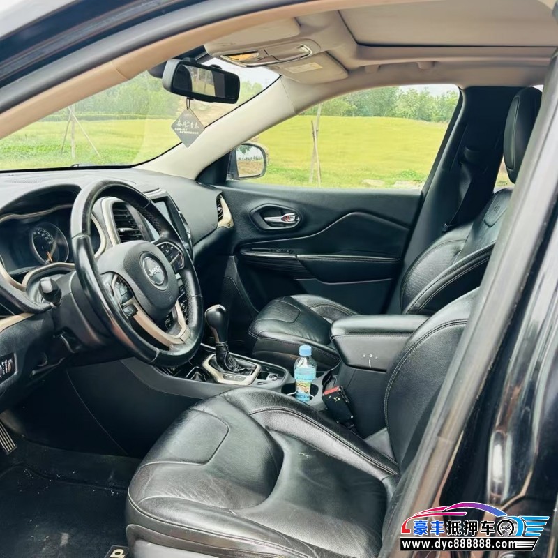 17年Jeep自由光SUV抵押车出售