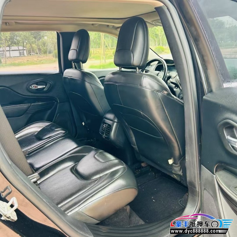 17年Jeep自由光SUV抵押车出售