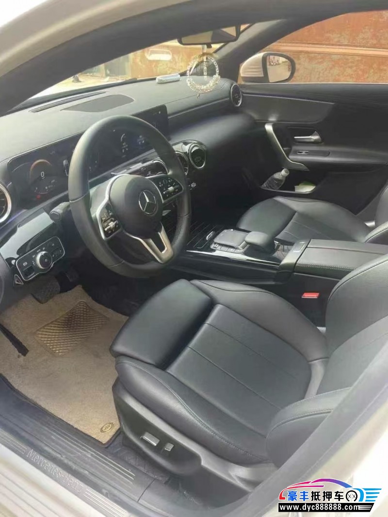 23年奔驰A轿车抵押车出售